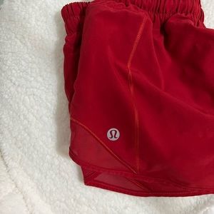 lululemon hotty hot shorts 2.5 size 4 in red